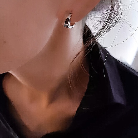 ⚫️𝟮=𝟱𝟬%𝗢𝗙𝗙⚫️ ⚜️[𝟯/$𝟭𝟴]⚜️Small Silver Quad Hoop Earrings NEW - Picture 4 of 7